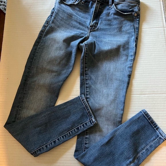 Abercrombie & Fitch Jeans. #1201 - Picture 7 of 8